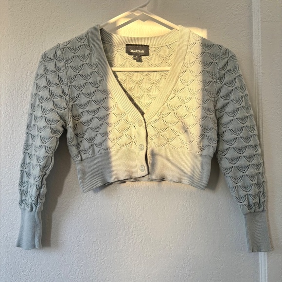 FREE ADD-ON - Size S Cropped Cardigan - Picture 4 of 5